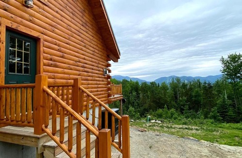 Bethlehem Villa | UV Log home with direct Cannon Mountain views Minutes to attractions Fireplace Pool Table AC