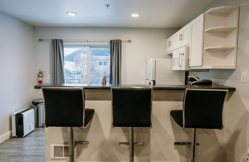 Sitka Condo | Vance Towers A: 1 BR, 1 BA Condominium in Sitka, Sleeps 2