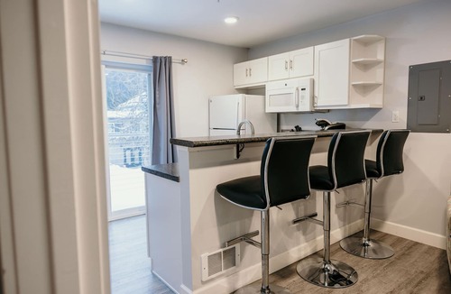 Sitka Condo | Vance Towers B: 1 BR, 1 BA Condominium in Sitka, Sleeps 2