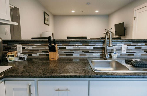 Sitka Condo | Vance Towers B: 1 BR, 1 BA Condominium in Sitka, Sleeps 2