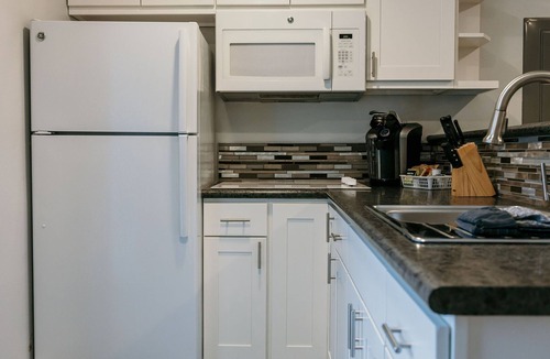 Sitka Condo | Vance Towers C: 1 BR, 1 BA Condominium in Sitka, Sleeps 2