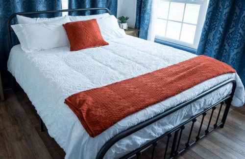 Palmer Hotel | Vasanoja Suite 102, Hyland Hotel