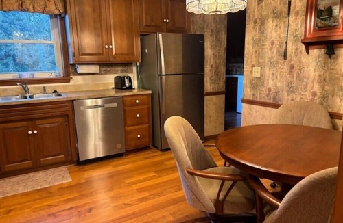Somerdale House | Victorian Oasis home in Mineral City, near Atwood - Deer Hunting - Hot Tub