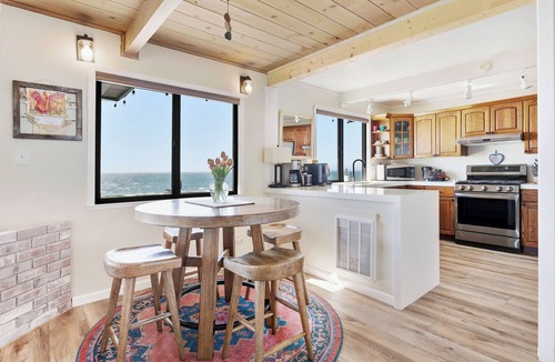 Bodega Bay House | Views from Bodega Head to Jenner! Luxurious Beds. Fireplace. Hot Tub. Dogs, yes!