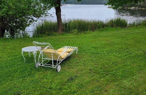 Mac Mahan House | Views! Lake front 3-bedroom house with WiFi in charming Bath