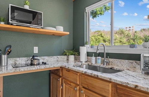 Omaha House | Views! Private Hot tub and Fire Pit! Lux Couple's Retreat