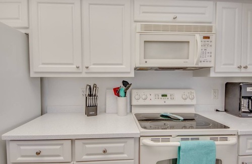 Caloosahatchee House | Villa 13 Coastal decor, Htd saltwater pool, Gulf Access.102 reviews