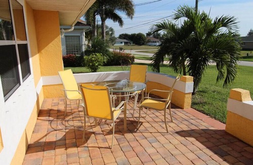 Pelican Villa | Villa Bonita - Sleeps 8. Pool w. view over the canal. Gulf access.