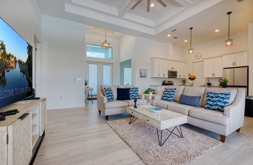 Fort Myers Villa | VILLA ROSA – HEATED POOL & SPA | WATER VIEW | BOAT RENTAL + TOURS VOUCHER INCL.