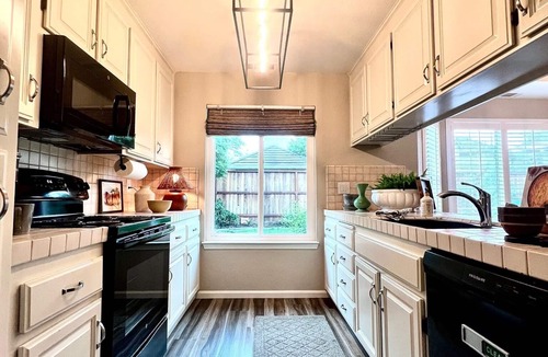 Lodi House | Vineyard Getaway 3BR Home in Lodi minutes away from shopping & attractions