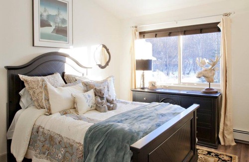 Hillside East House | Visit the Upper Hillside near Chugach State Park nature-rich yet convenient