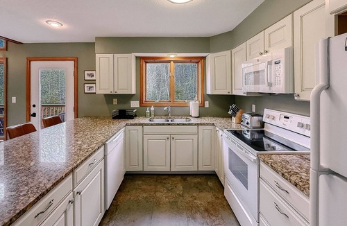 Bretton Woods House | W65: Dog-Friendly 5BR Retreat Near Bretton Woods Skiing, Trails & Omni Mount Washington Resort