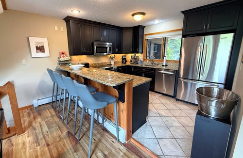 Carroll House | W9 Renovated Bretton Woods condo with great ski slope views, A/C fireplace, 1 minute from skiing!