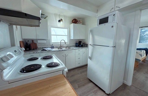 Homer Cottage | Wagon Wheel Cottage. Charming 2-bedroom home on the iconic Wagon Wheel property.