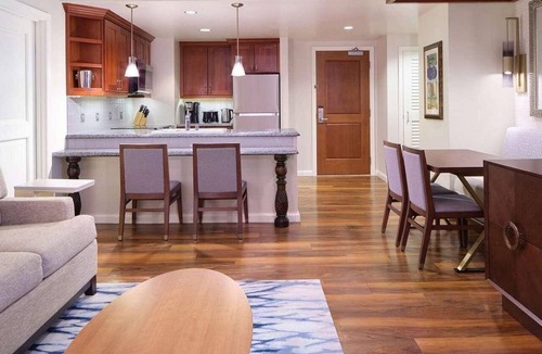 Waikiki Resort | Waikiki 2BR Paradise – Spacious Grand Waikikian Suite with Resort Pools & Beach