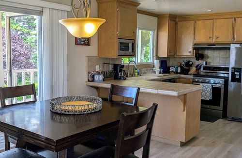 Westside Santa Cruz House | Walk 2 W. Cliff beaches, boardwalk & wharf dogs ok Sleeps 7a. 3 bd 2ba hot tub.