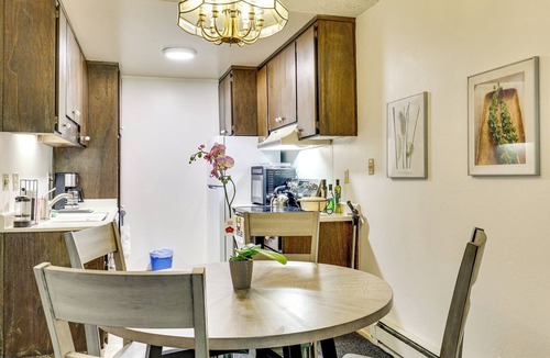 West Alameda Condo | Walk to Beach! Alameda Condo w/Pool Access