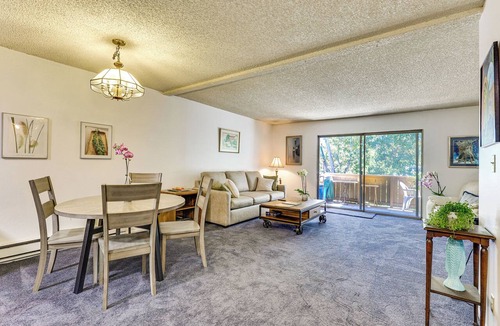 West Alameda Condo | Walk to Beach! Alameda Condo w/Pool Access