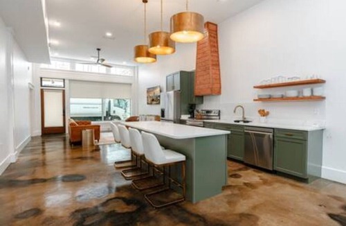 Central Business District House | Walk to everything Downtown Mobile, Pets Welcome 5 min walk to Regions Arena