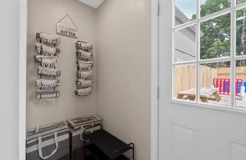 Weinland Park House | Walk to OSU: Relaxing Retreat with Hot Tub