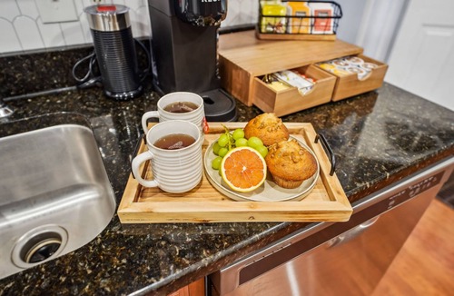 University District House | Walk to OSU/Short North~FREE Parking~Modern Luxe