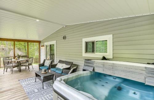 Loudonville House | Walk to River: Loudonville Retreat w/Hot Tub!