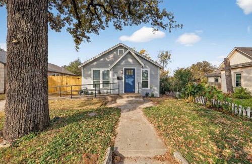 Central Arlington House | Walk to stadium! Cozy 2BR home - historic district