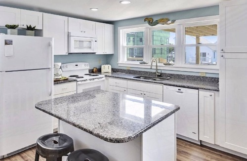 South Bethany Harbor House | Walk To The Beach - 4 Bedroom 2 Bath - Lots of outside deck space