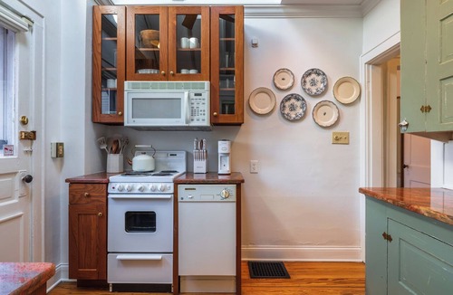 German Village Cottage | Walkable Cottage In Heart of German Village ~ Close to Everything! Clean + Comfy
