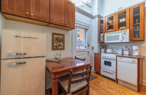 German Village Cottage | Walkable Cottage In Heart of German Village ~ Close to Everything! Clean + Comfy
