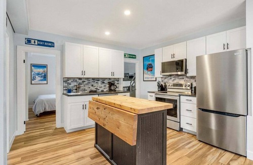 Bethel Apartment | Walkable Downtown Apt | Shared Hot Tub & Fire Pit