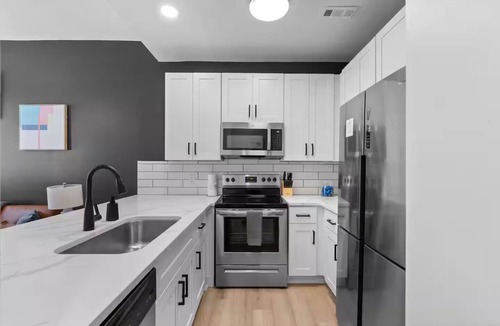 Soulard Apartment | Walkable Soulard Fast WiFi Fire Pit Parking