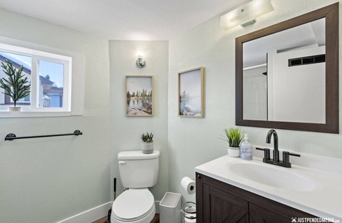 North Star Cottage | Walking distance to restaurants, trails, and cafes. 10 min. uber from airport.