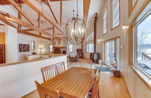 Houston House | Wasilla 'Spruce Moose' Cabin: Lakefront + Hot Tub!
