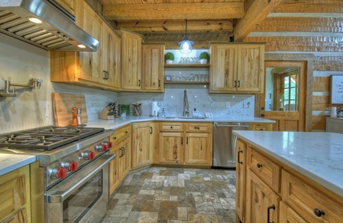 Mineral Bluff Cabin | Waterfall Pool · Barrel Sauna + Hot Tub · Cabin · 15 Private Acres