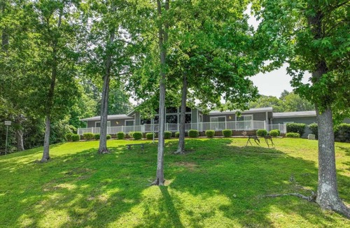 Hardin House | Waterfront 2-bedroom 2-bathroom nestled on Johnathan Creek right off Ky Lake. 💙