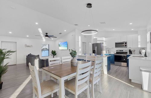 Jacarandas House | Waterfront 4-bedroom house in charming Cape Coral pet friendly newly build