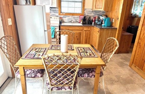 Onalaska Cabin | Waterfront Cabin #1, Onalaska, Lake Livingston, Texas
