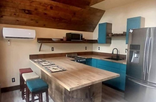 Plantersville Cabin | Waterfront Cabin Retreat with Private Dock and Pool in Plantersville Texas