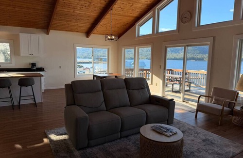 Ketchikan House | Waterfront Fishing Lodge | 2BR | Dockside Charters