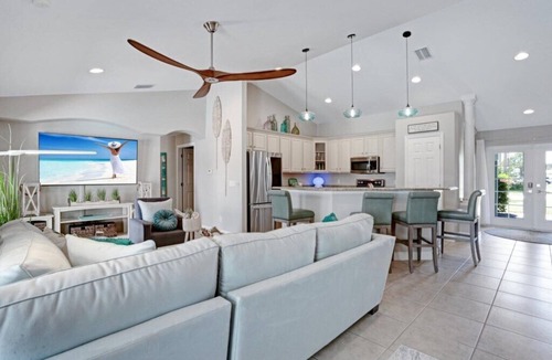 Yacht Club House | Waterfront Fun, Perfect for Everyone