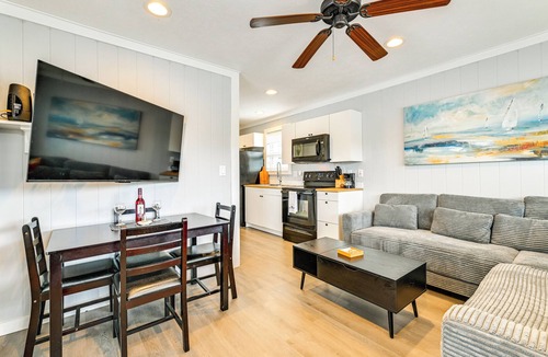 Sherrills Ford Cottage | Waterfront Living & Resort Perks! Lake Norman Stay