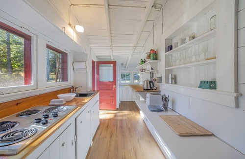 Blue Hill Cottage | Waterfront Maine Cottage with Private Beach and 4 Bedrooms