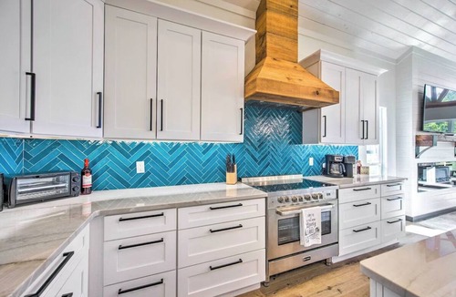 Cedar Creek Reservoir House | Waterfront Modern 3 BR Home Ready for Family Fun on Cedar Creek Lake