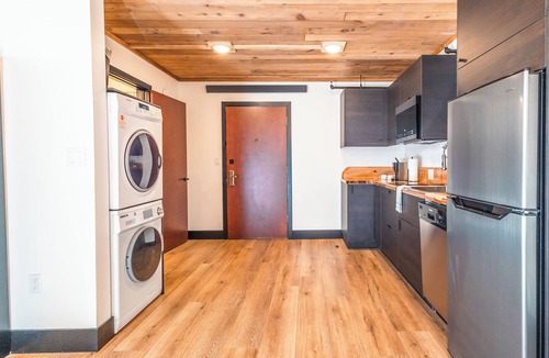 Downtown Juneau Hotel | Waterfront on Glacier