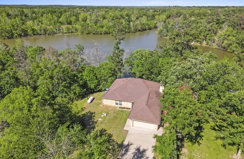 Oakhurst House | Waterfront Recreation Hideaway