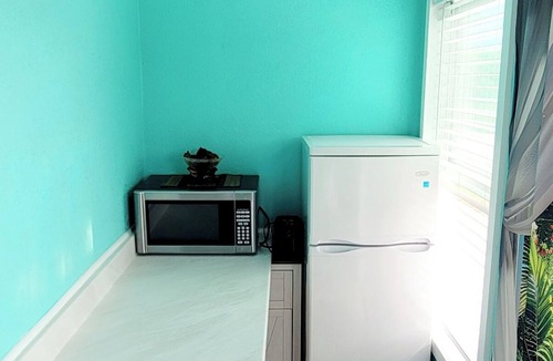 Baytown Apartment | Waterfront studio in amazing bay view with AC, WiFi
