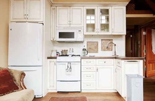 Seldovia House | WATERFRONT SUITE RENTAL
