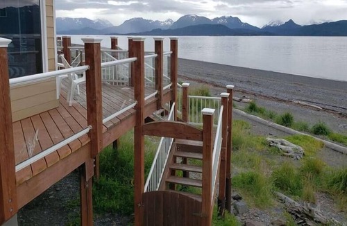Homer House | Waterfront unit to watch whales with your coffee