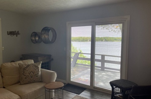 Goreville House | WATERFRONT Vacation! {3 bed 2 bath. Sleeps 13}